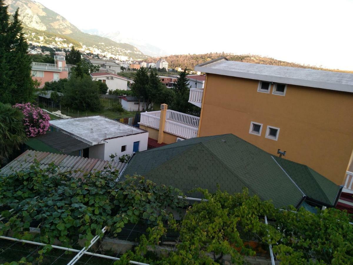 Apartments Music Sutomore Ngoại thất bức ảnh