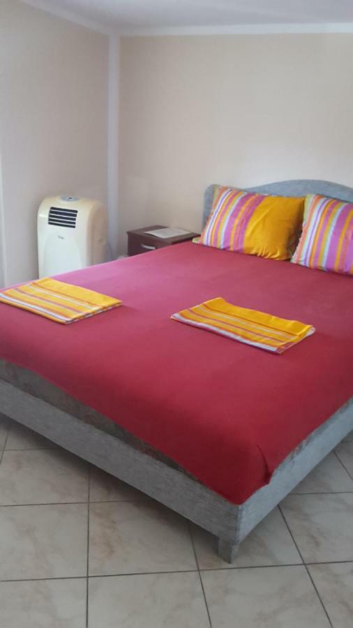 Apartments Music Sutomore Ngoại thất bức ảnh