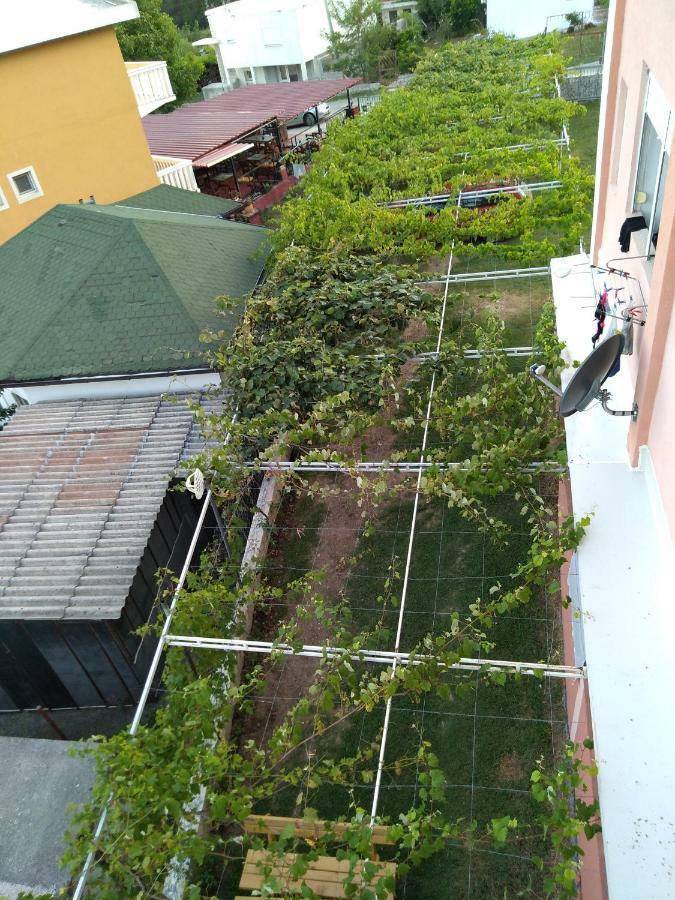 Apartments Music Sutomore Ngoại thất bức ảnh