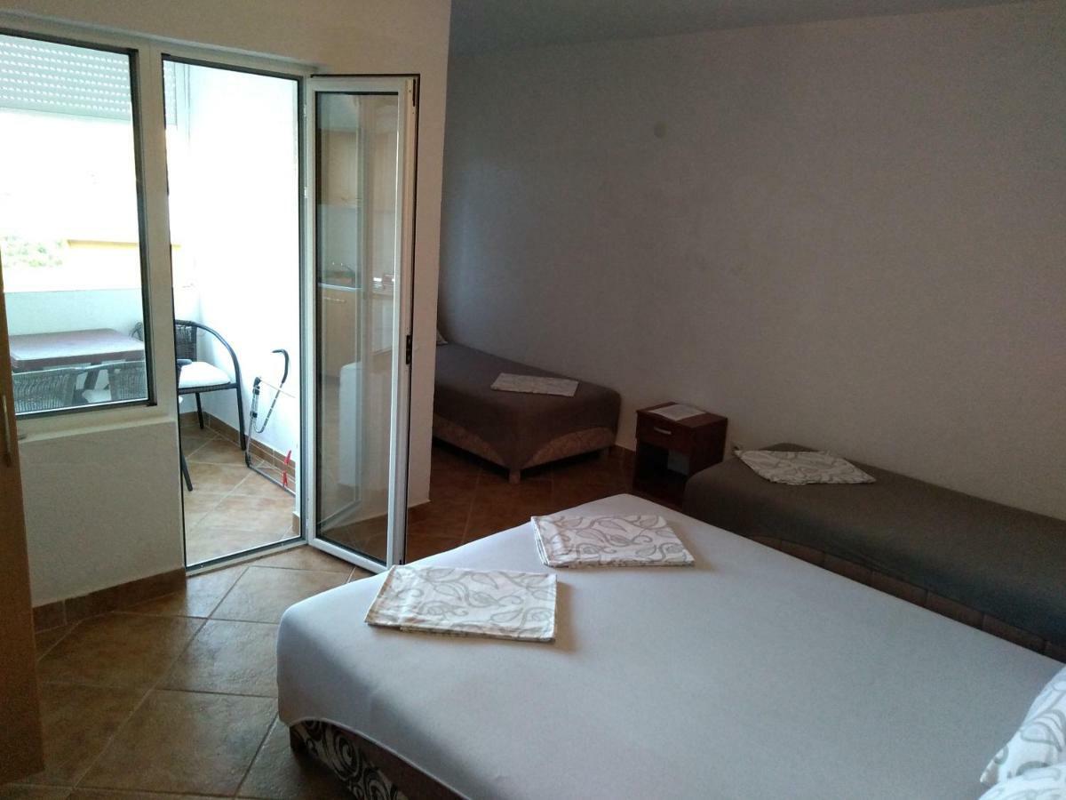 Apartments Music Sutomore Ngoại thất bức ảnh